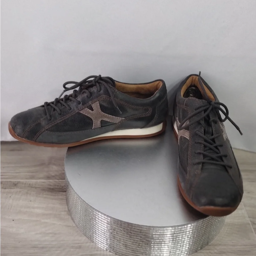 Born Men's Black and Brown Casual Shoes size 9.5 pre owned Exellent good cond